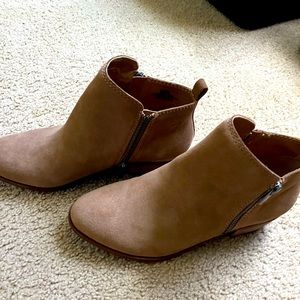 Lucky Brand tan boot. Size 9 W